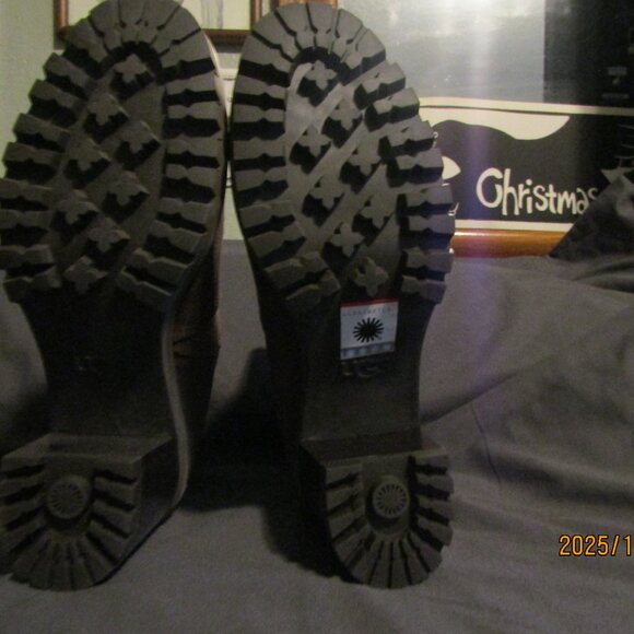 NEW  UGG Hazel Brown Suede Boots 3" heel Size 8 - Picture 2 of 5